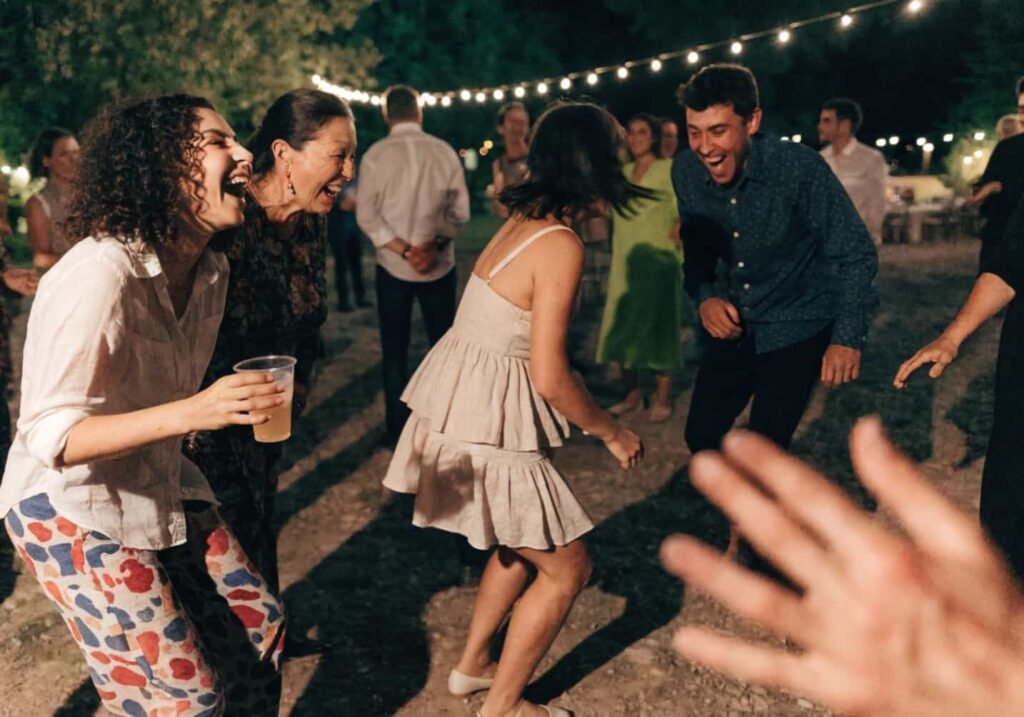 Guests enjoying a relaxed wedding reception without a rigid theme