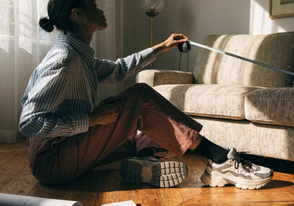 Measuring living room space to choose the right sofa size