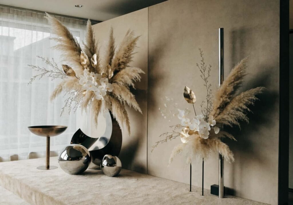 Trending minimalist wedding decoration with earthy tones and sculptural florals